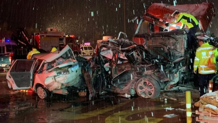 Al menos 19 muertos y 22 heridos deja un catastrófico accidente de tránsito en China