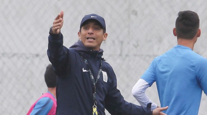 Alianza Lima fue goleado 3-0 por el Atlético Nacional de Medellín Alianza Lima fue goleado 3-0 por el Atlético Nacional de Medellín