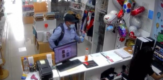 Finge ser vendedor de caramelos para robar en establecimiento comercial