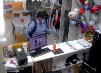 Finge ser vendedor de caramelos para robar en establecimiento comercial