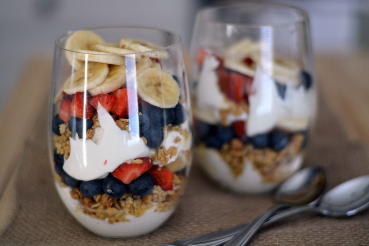Parfait con granola y frutas