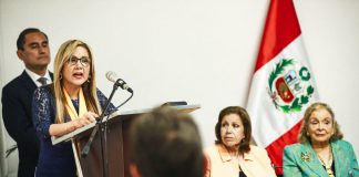 Alcaldesa otorga reconocimiento a mujeres luchadores del distrito