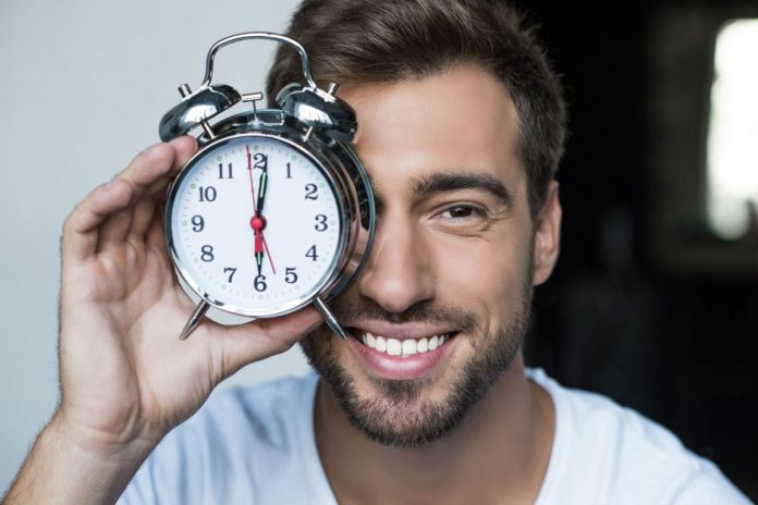 Conoce los tips para despertar temprano