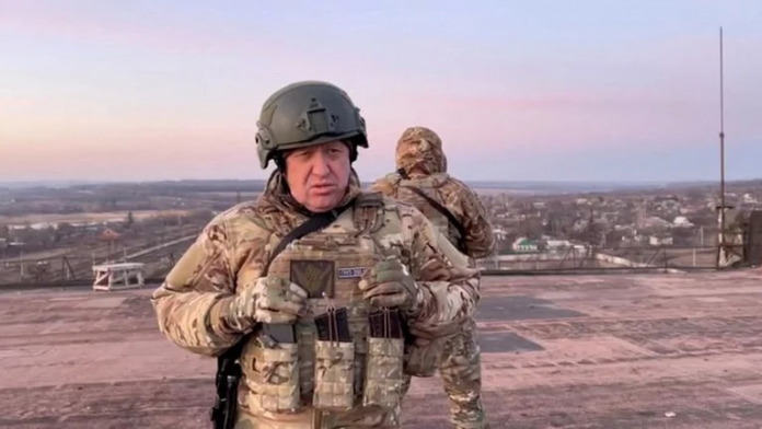 Jefe de los mercenarios de Putin, dice que matará a todos en el campo de batalla