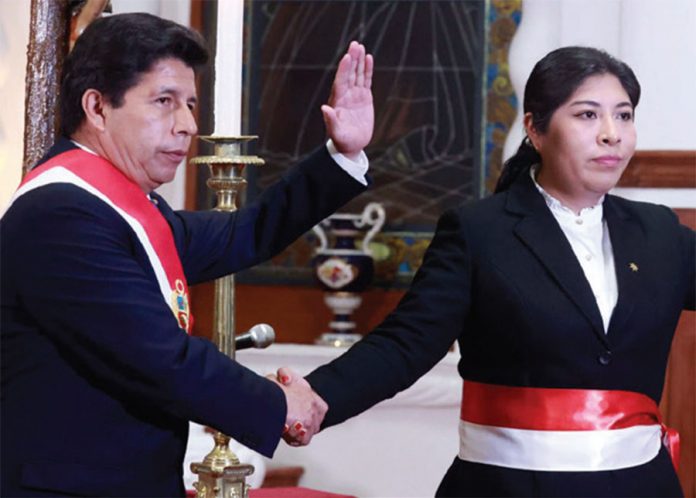 Pedro Castillo y Betssy Chávez