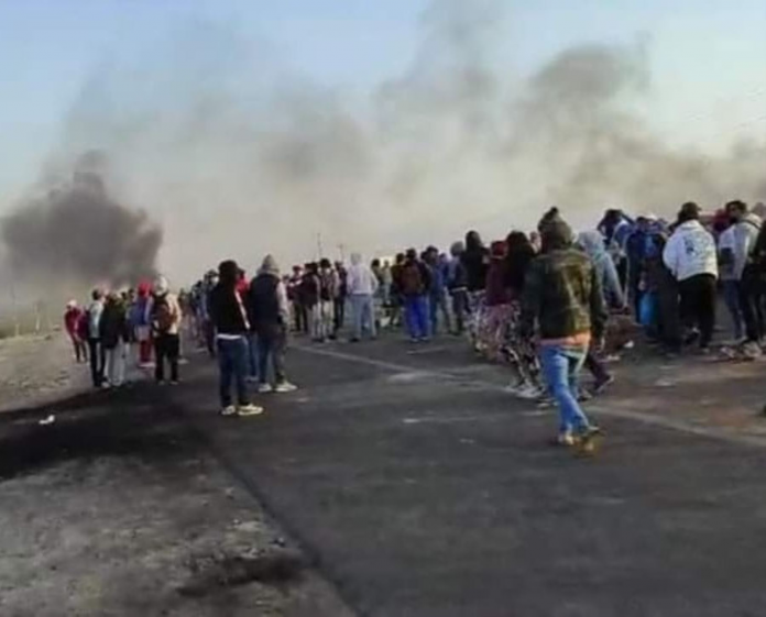 Pobladores bloquean carreteras de Piura y Tumbes pidiendo mayores recursos