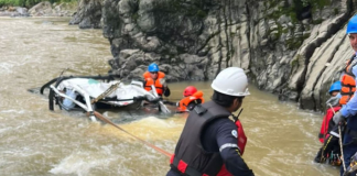 Tres muertos deja caída de camioneta al río Huallaga