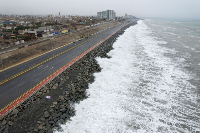 Costa Verde Callao permanece cerrada por fuertes oleajes