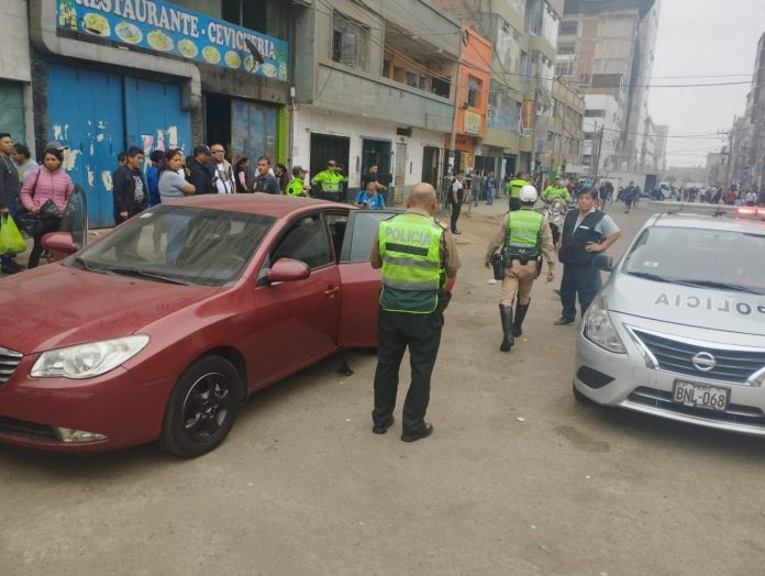 Delincuentes asaltan cambistas y roban más de 149 mil soles en Gamarra
