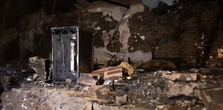 Incendio destruye tres viviendas en Barrios Altos