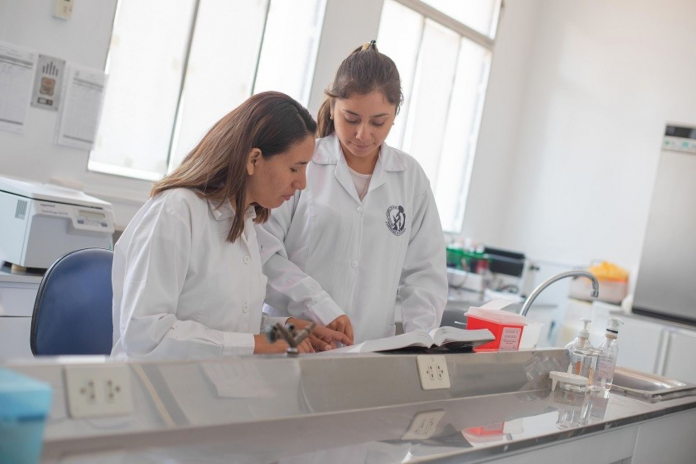 Lanzan beca para mujeres científicas con financiamiento de S 50 mil