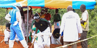 Más de 300 muertos deja una secta en Kenia tras ayunar bajo la promesa de ver a Jesús Más de 300 muertos deja una secta en Kenia tras ayunar bajo la promesa de ver a Jesús