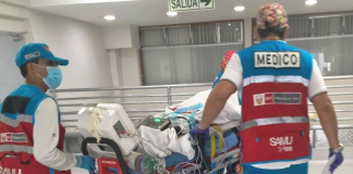 Mujer herida en rescate de empresaria fue trasladada al hospital Loayza