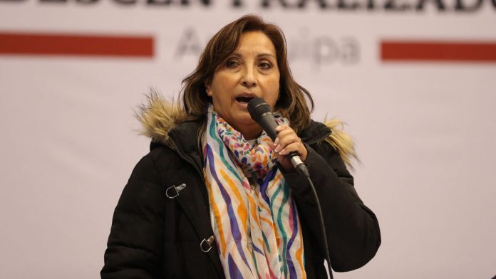 Dina Boluarte podrá seguir gobernando aunque esté fuera del país