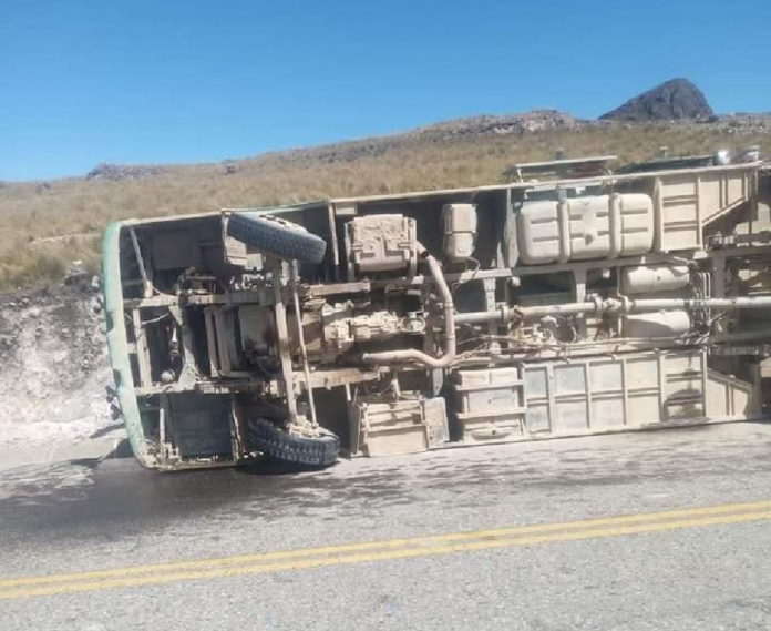 Un muerto y 14 heridos deja vuelco de bus en vía Shorey-Huamachuco