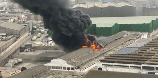 El Agustino: Bomberos controlaron incendio en fábrica textil