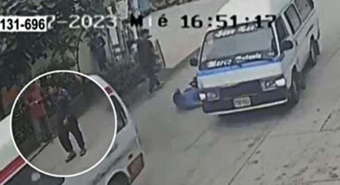 Estudiante queda en coma tras salir volando de combi en correteo