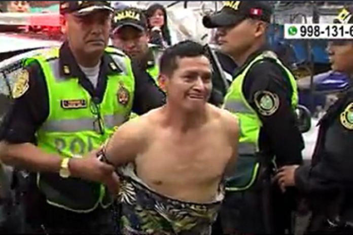 Hombre mata de tres puñaladas a su expareja por celos