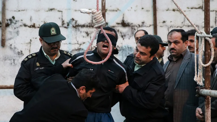 Régimen de Irán ejecutó a dos hombres involucrados en un ataque contra un mausoleo