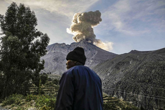 Volcán Ubinas continúa registrando explosiones
