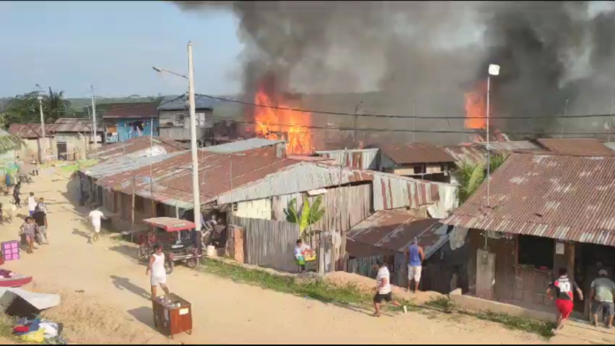 Incendio deja 160 damnificados y 18 viviendas destruidas en Yurimaguas