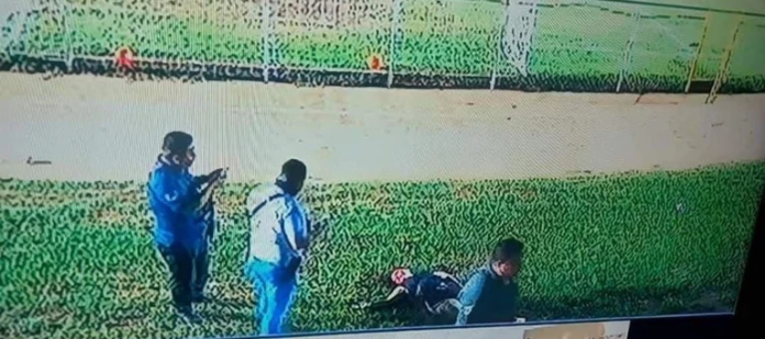 Mujer asesina a tres personas en partido de fútbol