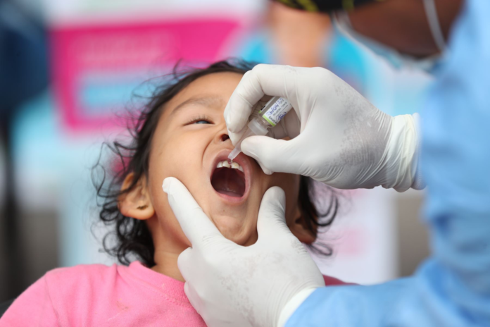 vacunación contra polio y sarampión
