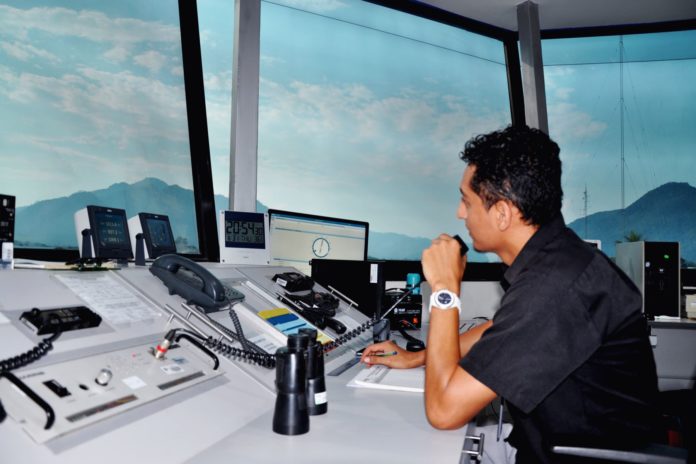 Corpac: lanza becas para el curso de controladores aéreos