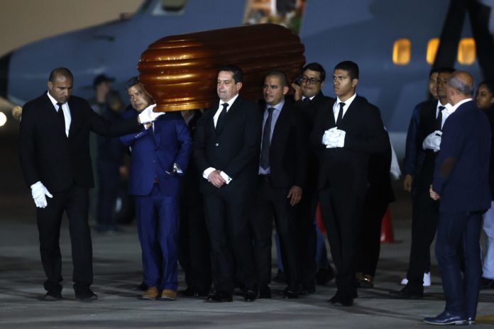 Restos mortales de Hernando Guerra llegan a Lima