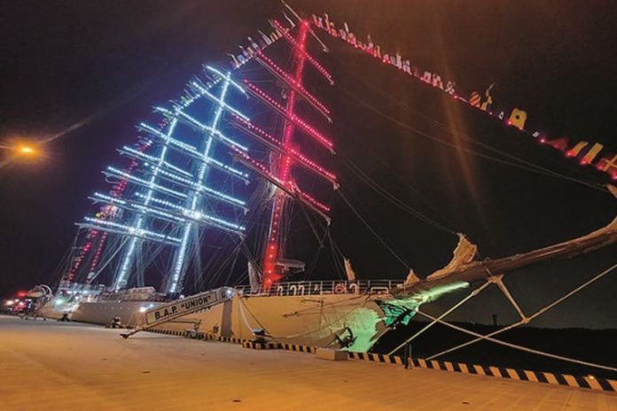 Buque Unión arribó a Shanghái en su vuelta al mundo conmemorativa