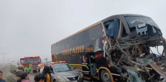 Choque entre ómnibus y camión deja un muerto y 28 heridos en San Bartolo