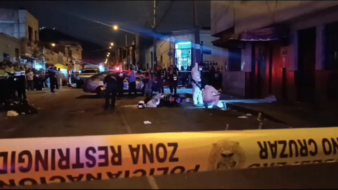 Hombre es asesinado a balazos cuando conducía su motocicleta en Barrios Altos