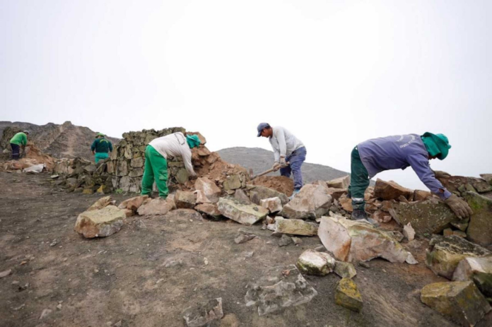 Se requiere explosivos para terminar de derribar Muro de la vergüenza Se requiere explosivos para terminar de derribar Muro de la vergüenza