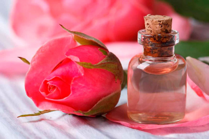 Agua de rosas contiene vitaminas y nutrientes para la buena salud