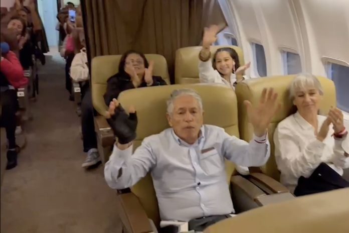 Los 42 peruanos evacuados de Israel llegan a salvo a Roma