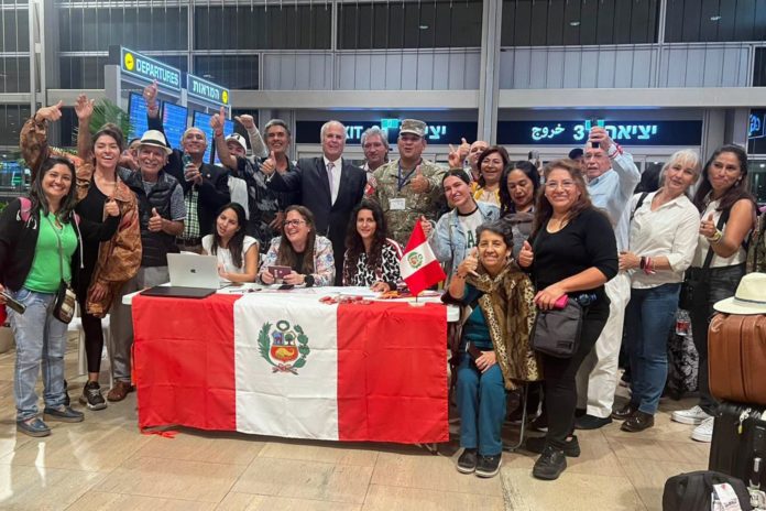 160 peruanos lograron ser evacuados de Israel totalmente ilesos