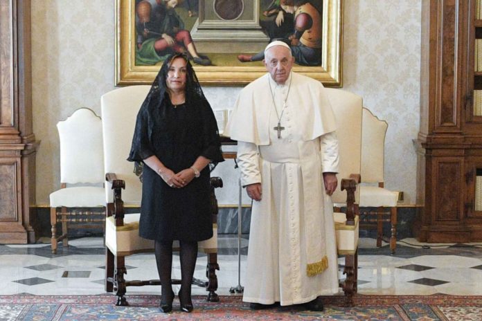 Papa Francisco recibió a presidenta Boluarte en el Vaticano Papa Francisco recibió a presidenta Boluarte en el Vaticano