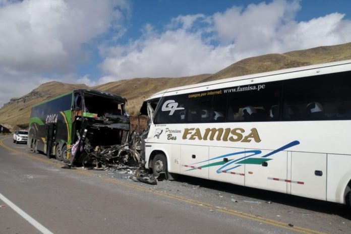 Cusco: Choque de buses deja cuatro muertos y 45 heridos