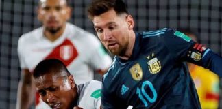 Hincha ingresó al campo de juego para pedirle autógrafo a Messi pesé a derrota de la bicolor