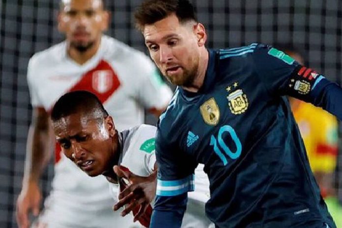 Hincha ingresó al campo de juego para pedirle autógrafo a Messi pesé a derrota de la bicolor