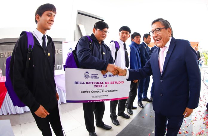 Gobierno Regional del Callao otorga becas integrales a jóvenes chalacos de bajos recursos