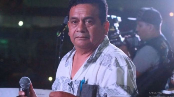 Investigan a Tony Rosado por desvestir a mujer durante su show