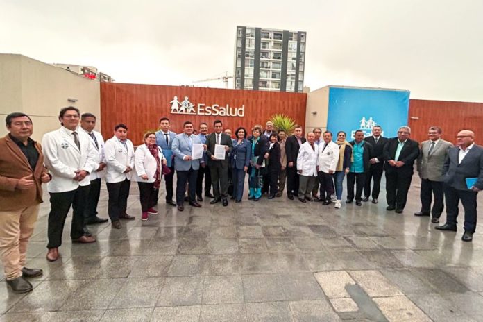 Sindicatos de EsSalud suspenden paralización anunciada para este 10 de octubre