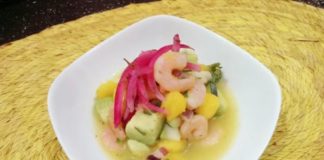ceviche de camarones y mango
