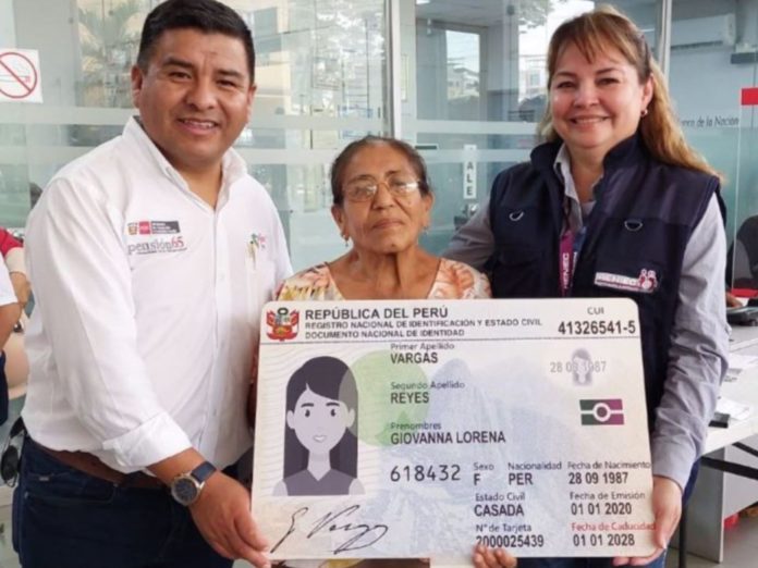 Beneficiarios de Pensión 65 reciben DNI electrónicos Beneficiarios de Pensión 65 reciben DNI electrónicos