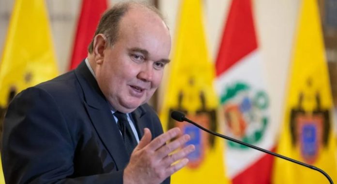 Gestión de RLA despide a sereno que denunció homofobia