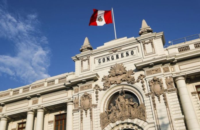 Peruanos desaprueban a sus instituciones según reporte de Datum
