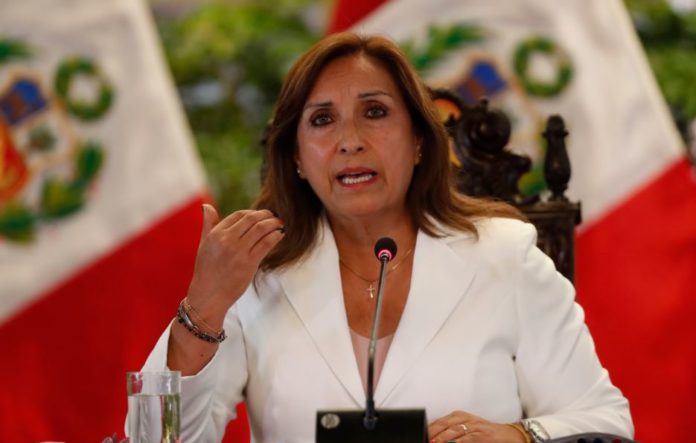 Moción de vacancia por salir del país vulnerando la Constitución