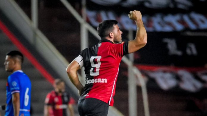 Melgar gana y alcanza a la ¨U¨ en la cima del Torneo Clausura