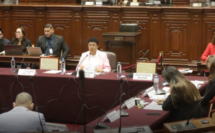 Aprueban reelección de alcaldes y gobernadores